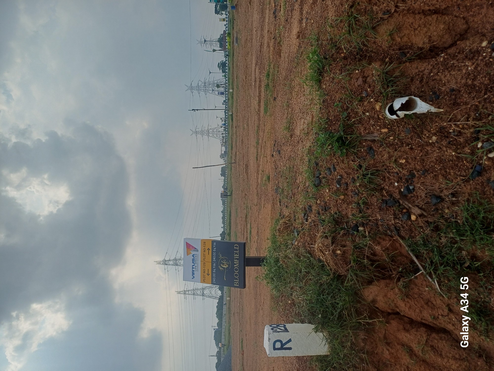 Empty Plots Available in Prime Location around Nellore Surroundings. for construction for Houses or Investment purpose. Should be increase whith in short period. 2