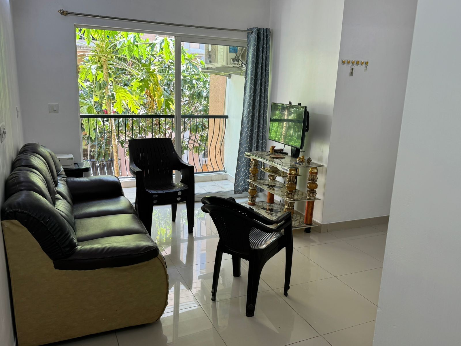 2 BHK Fully furnished with covered car parking 2