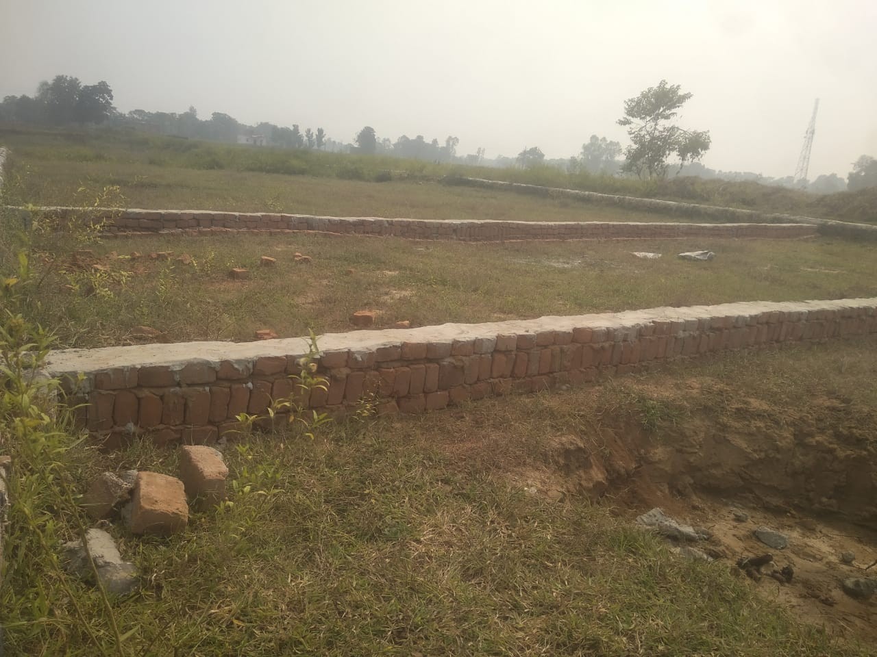 Gorakhpur deoria rod Ramnagar karjha me plot lene ke leye deye gaye mo no pe call kere 2