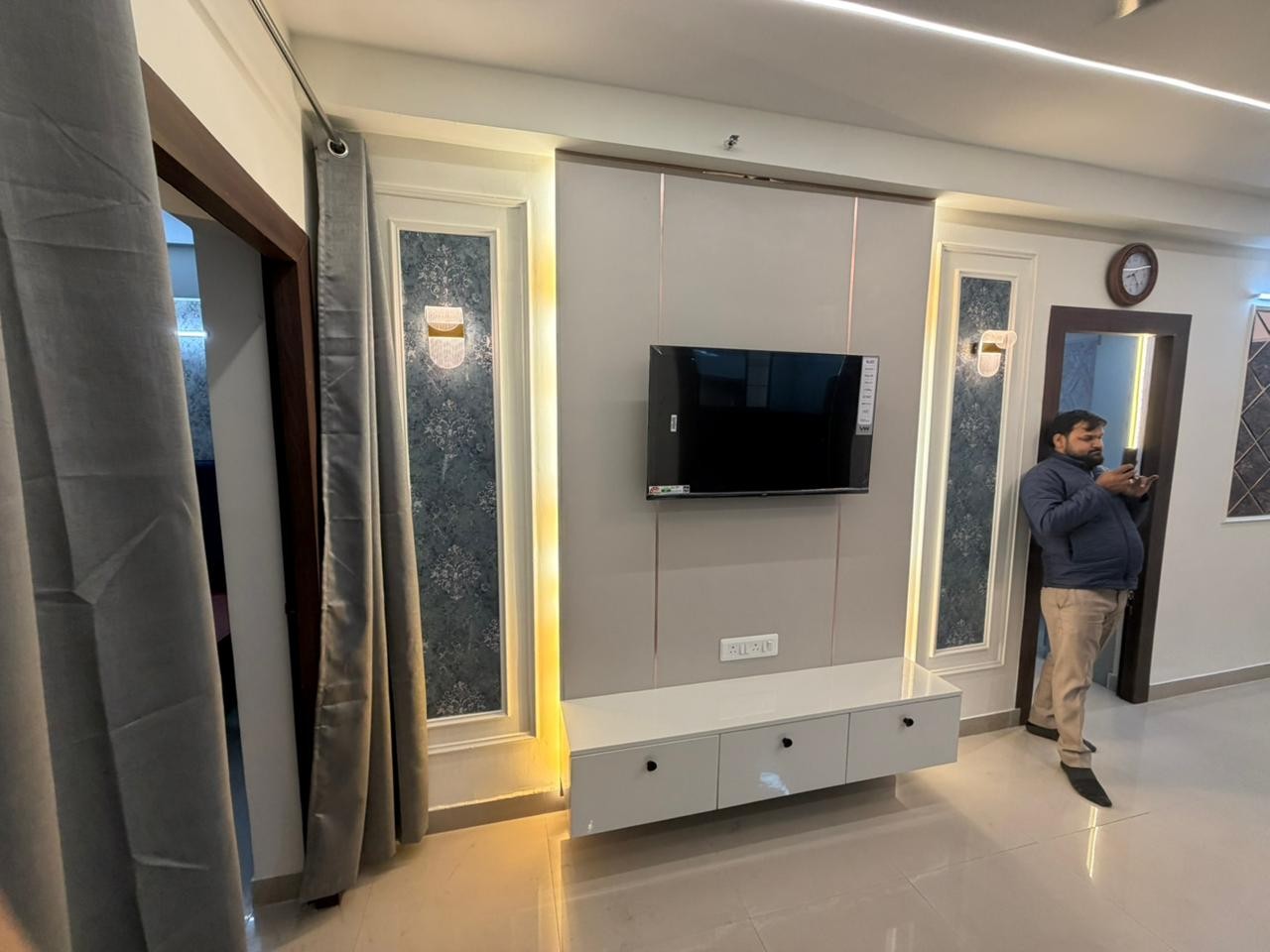 Fully furnished flat for rent 2bhk 3