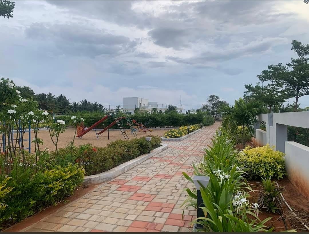 LAND WITH CONSTRUCTION IN PODANUR LOCATION 3