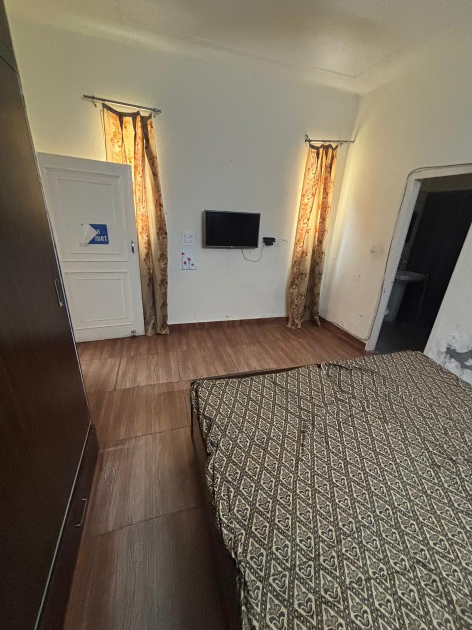 1 BHK fully furnished indipendent flat