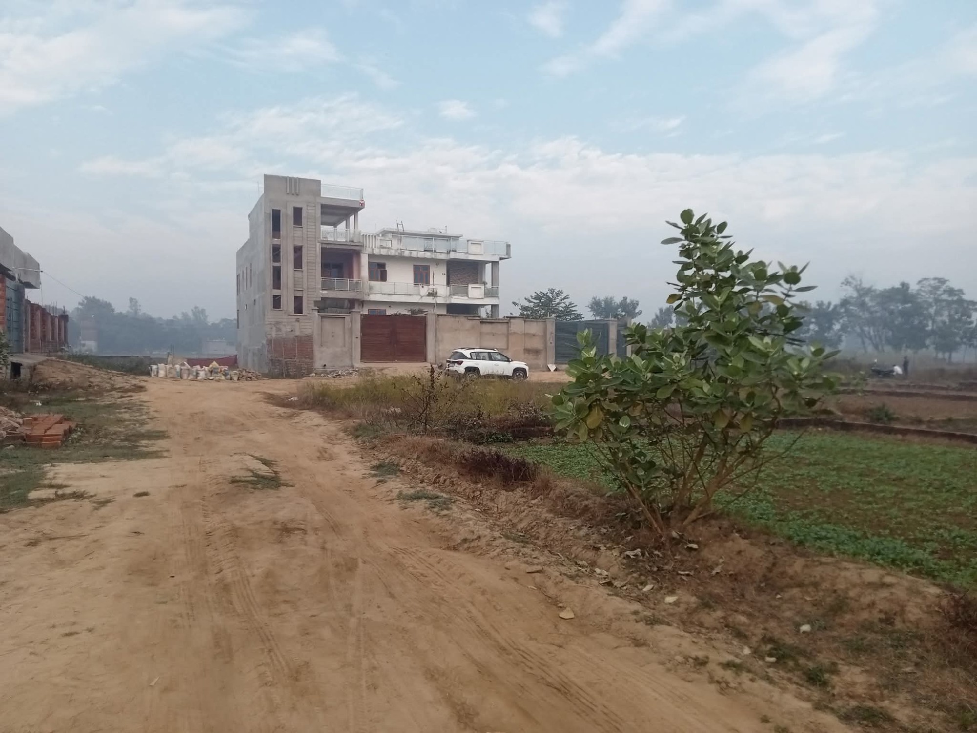 Ramnagar Karjaha Deoria road se 1 km ki duri par awasiya plot 2