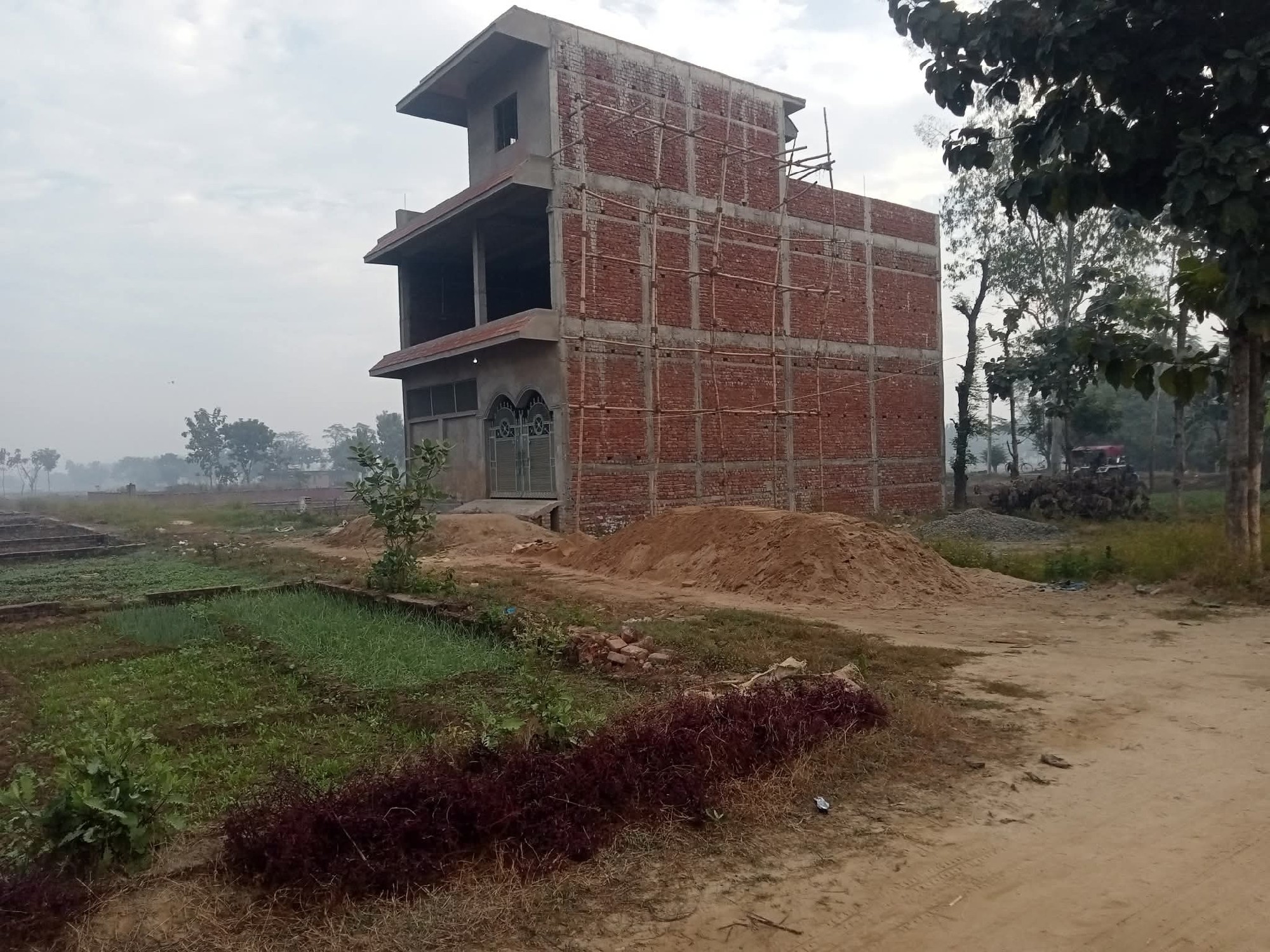 Ramnagar Karjaha Deoria road se 1 km ki duri par awasiya plot