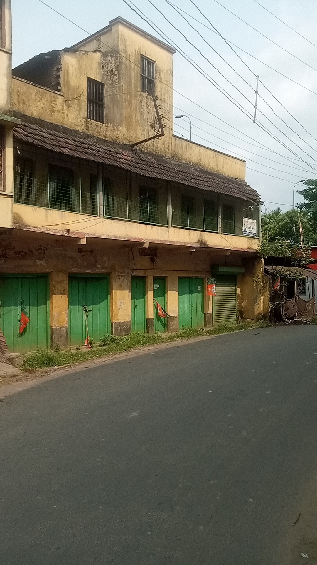 OLD HOUSE SALE, WITH 3 SHOP 2 BEDROOM