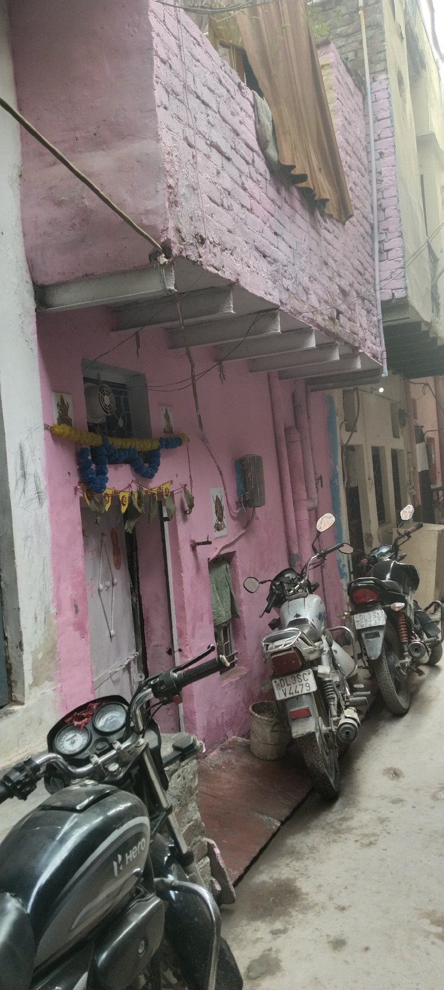 30 Gajj kaa Makaan in Delhi