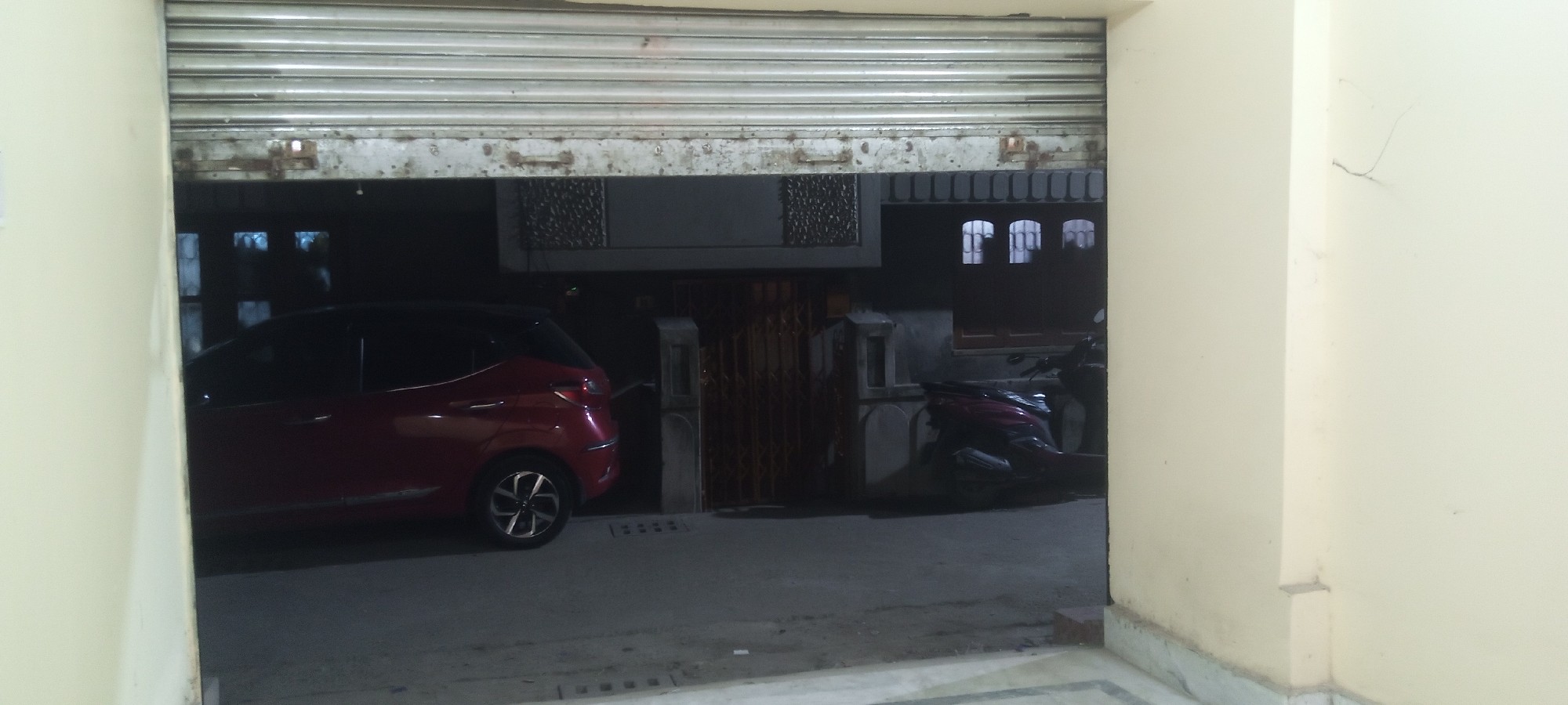 Shop and Showroom is in rent with affordable price 3