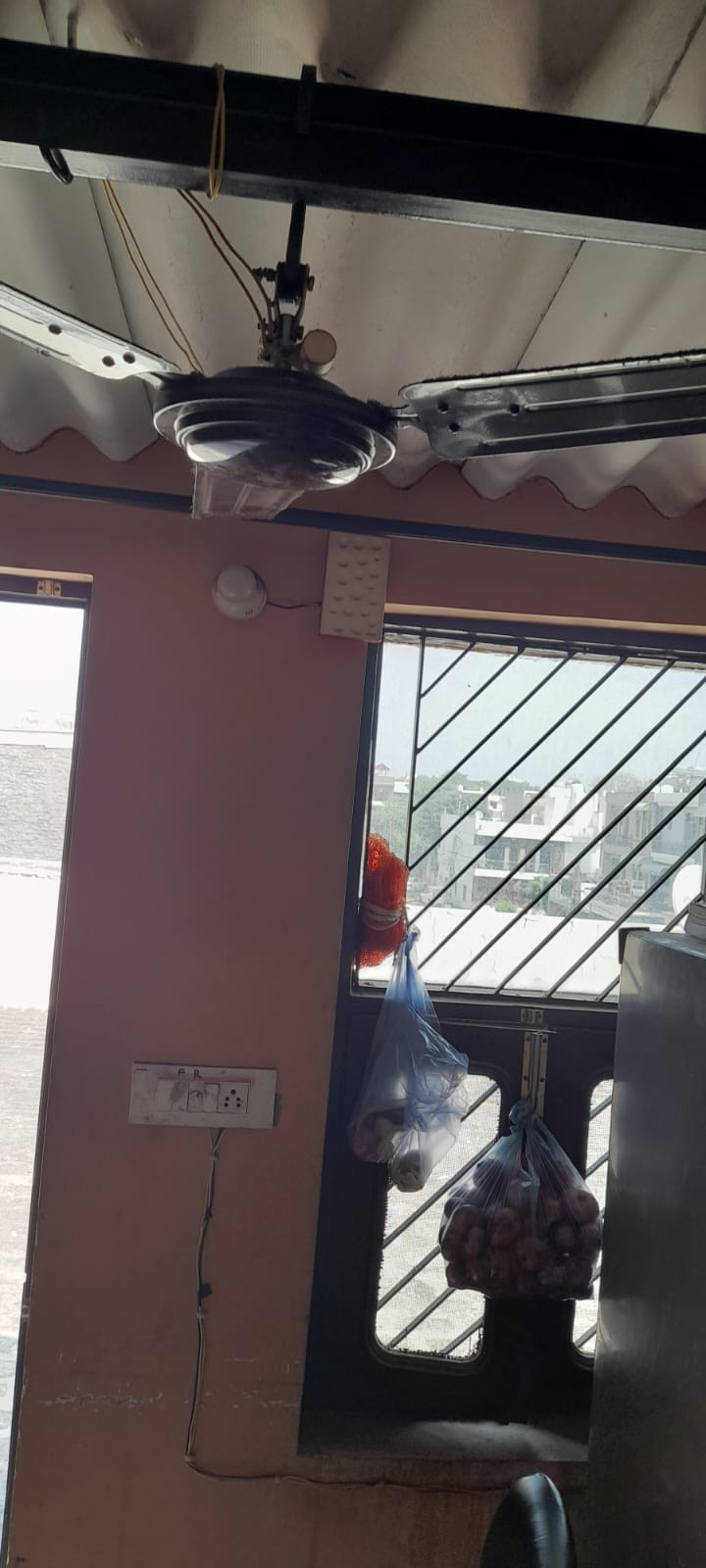 Independent 1 room set fully furnished ac, fridge, RO Water purifier, double bed, geyser, almirah