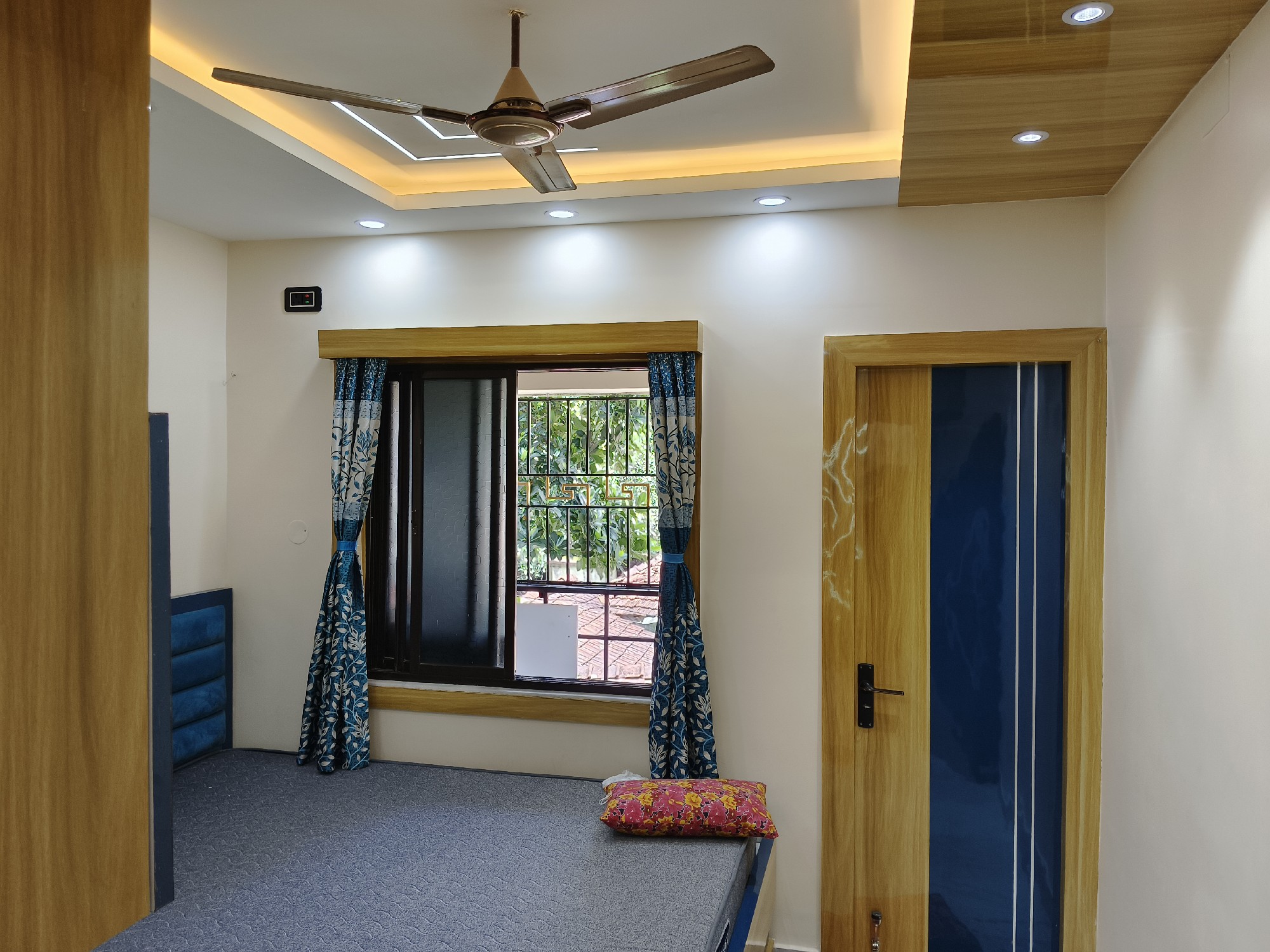 2BHK full furnished near to Sealdah 3