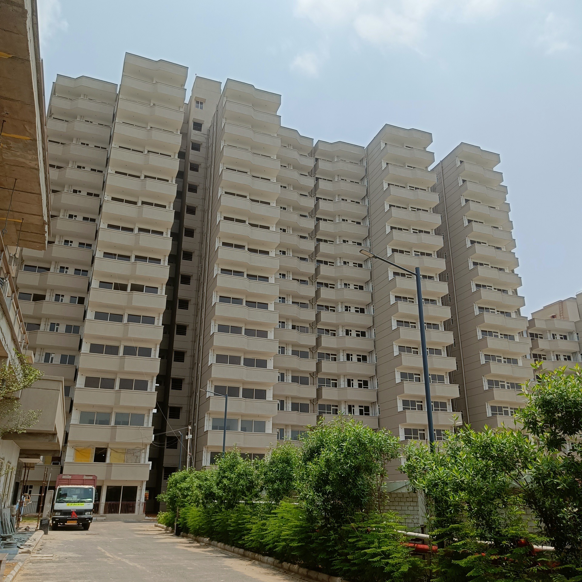 2 bhk prymid pride 76