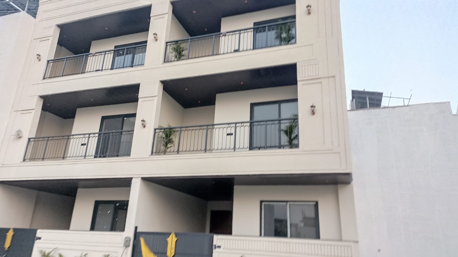 5 BHK LUXURY VILLA AVAILABLE FOR SALE 3