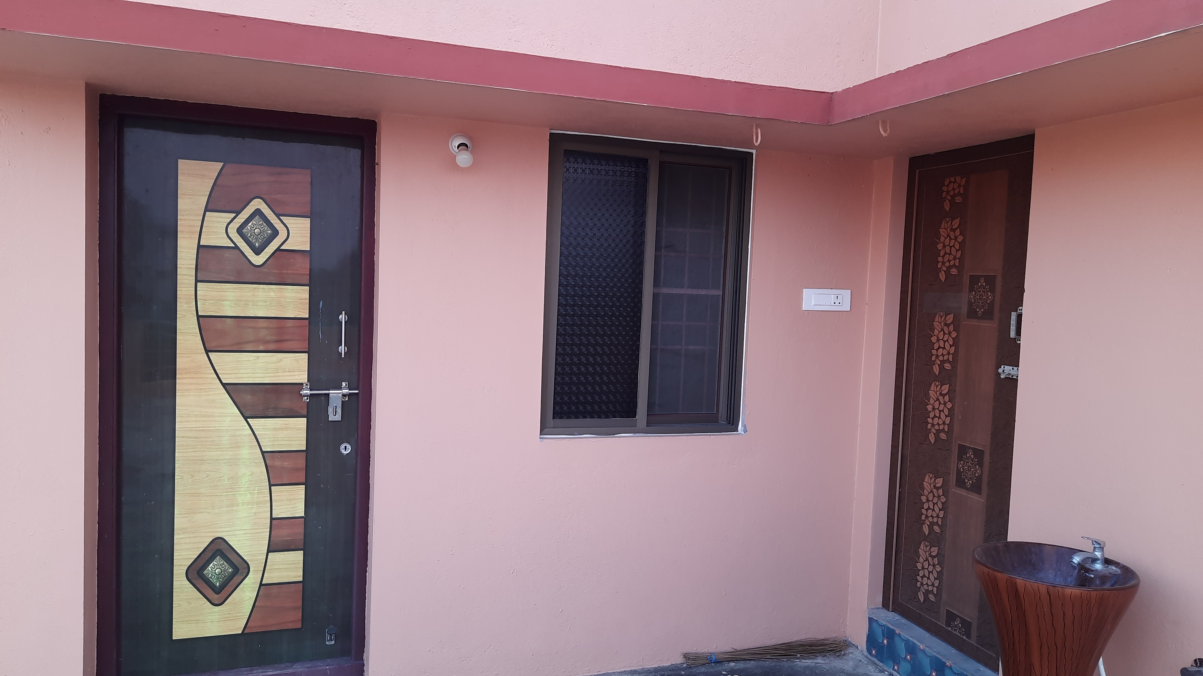 SINGLE ROOM AVAILABLE