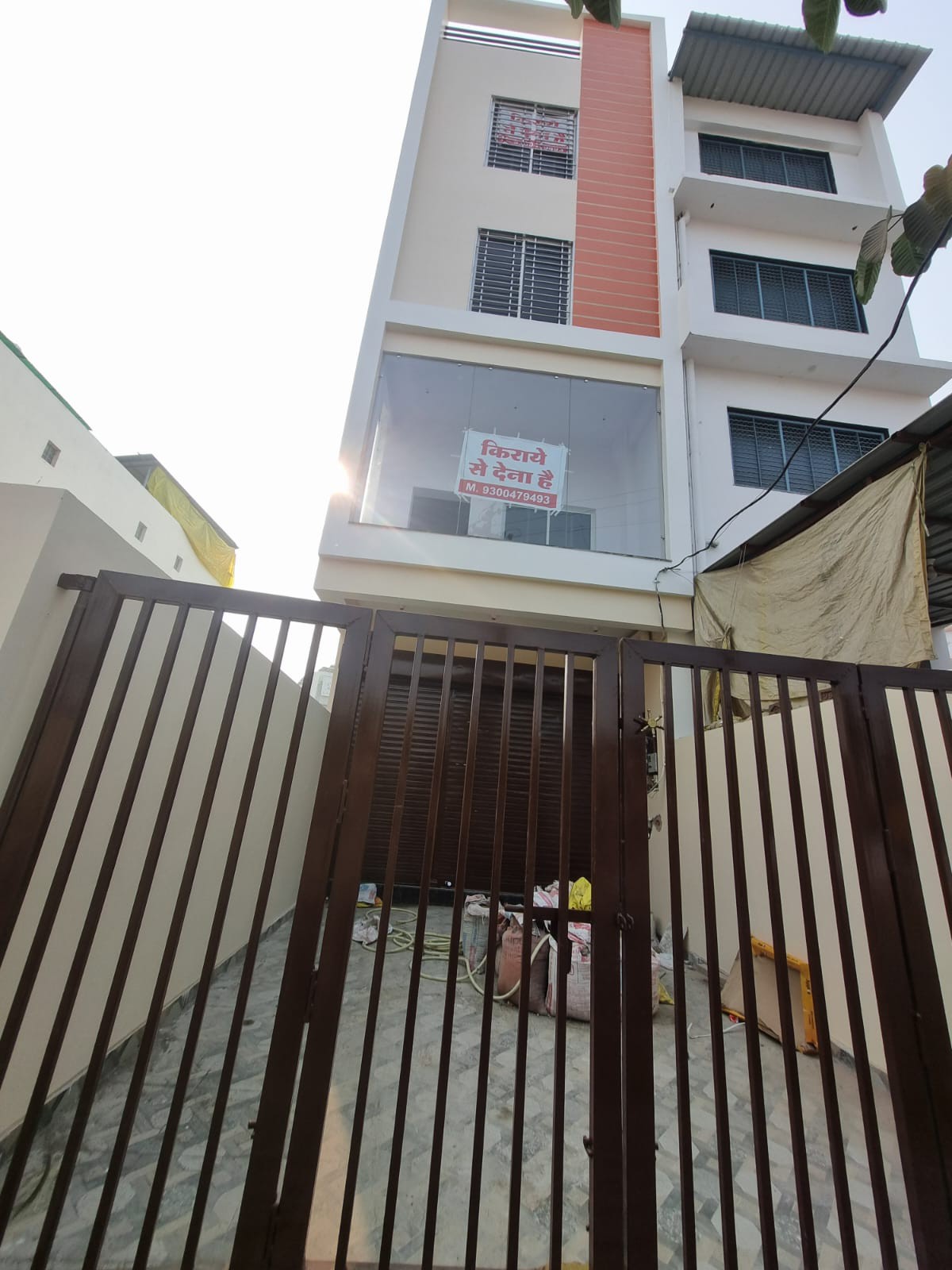 title-building available for rent in prime location-gol bazar jabalpur 2