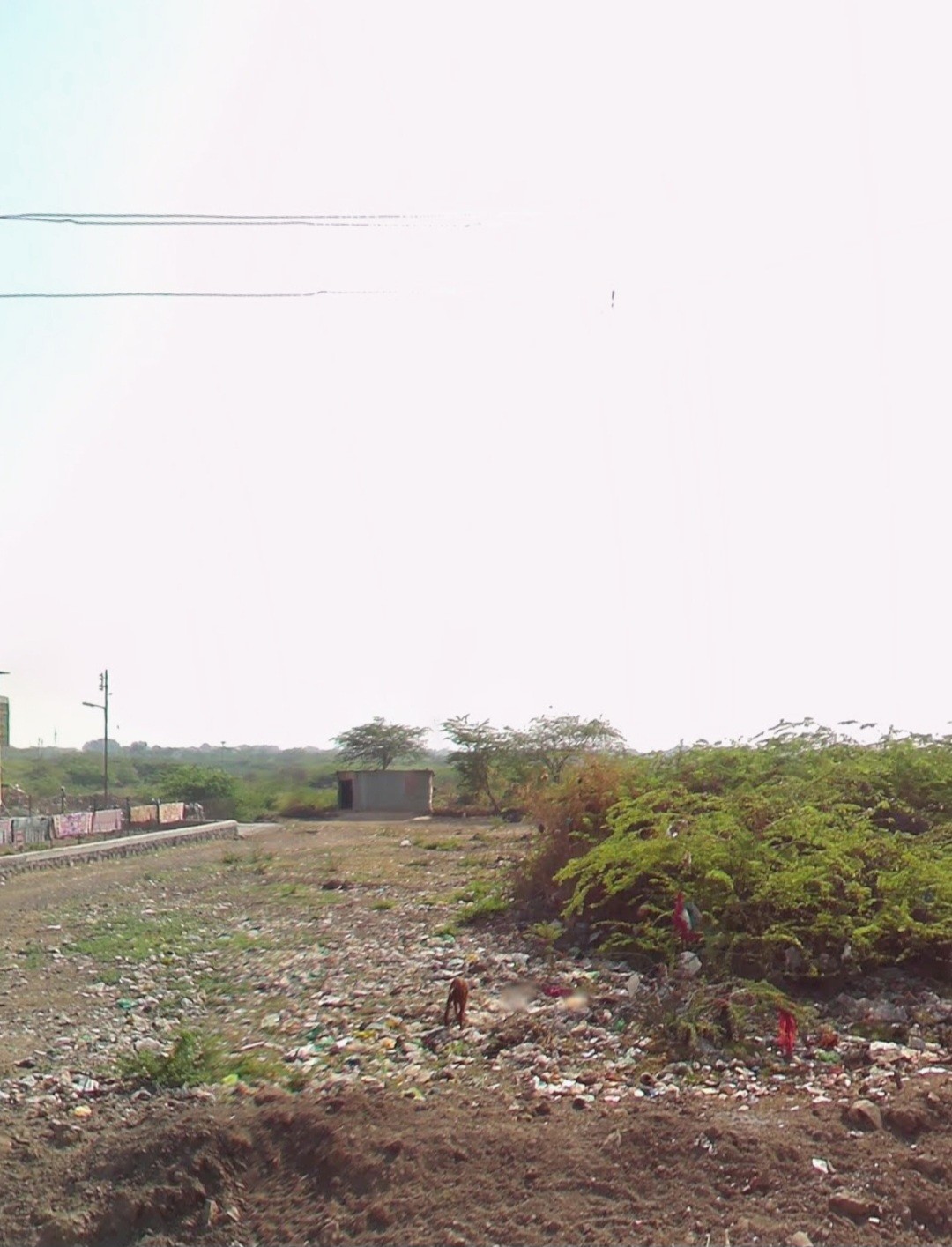 मोती बंग नका चा थोड्या अंतरावर substation चा समोर साडे 28,500 gunta कच्ची जमीन विकाऊ आहे पाणी चा टाकीला लागून mo.no.(7796070023)