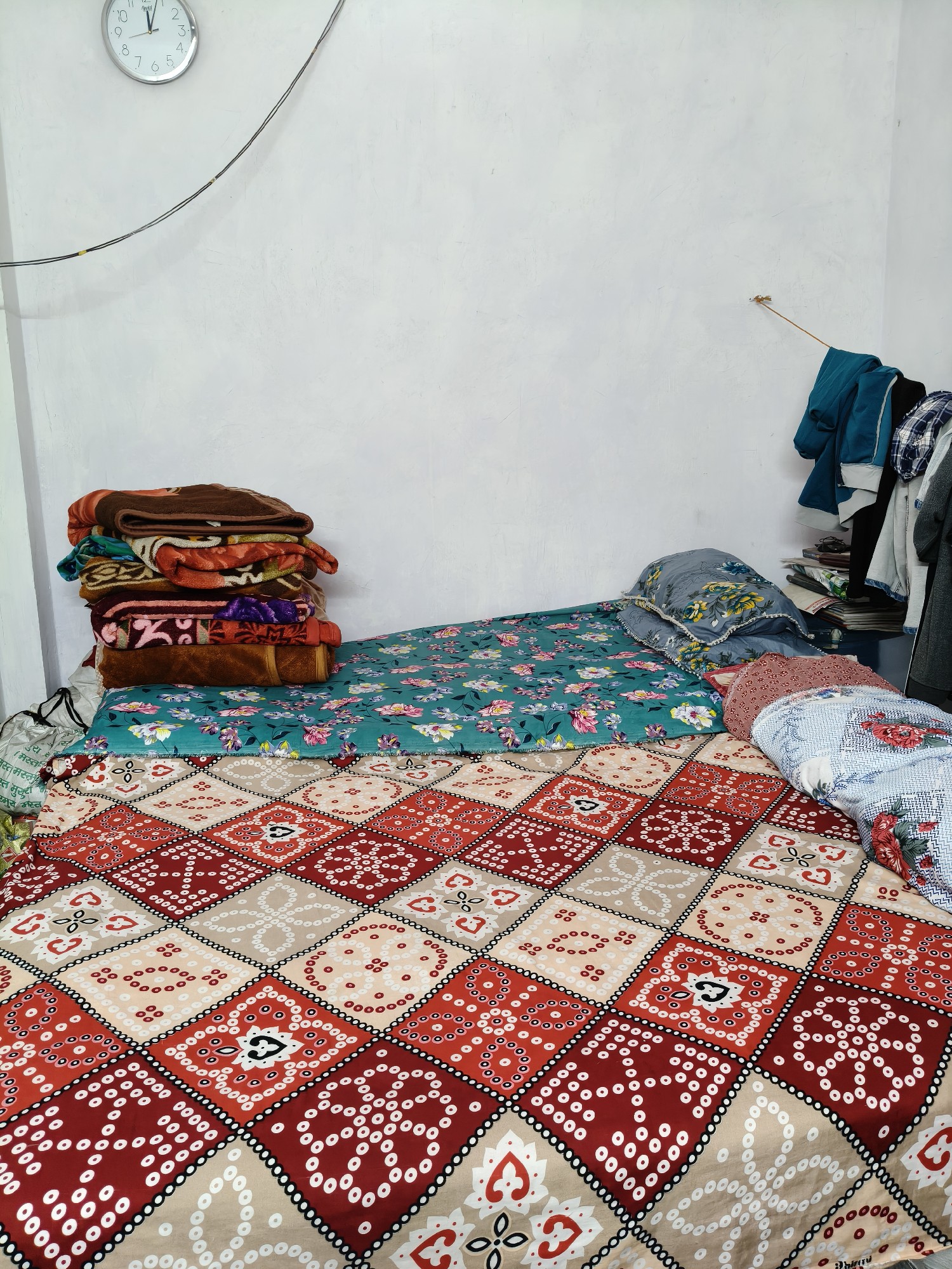 single room available for male bachlor, couple,small family