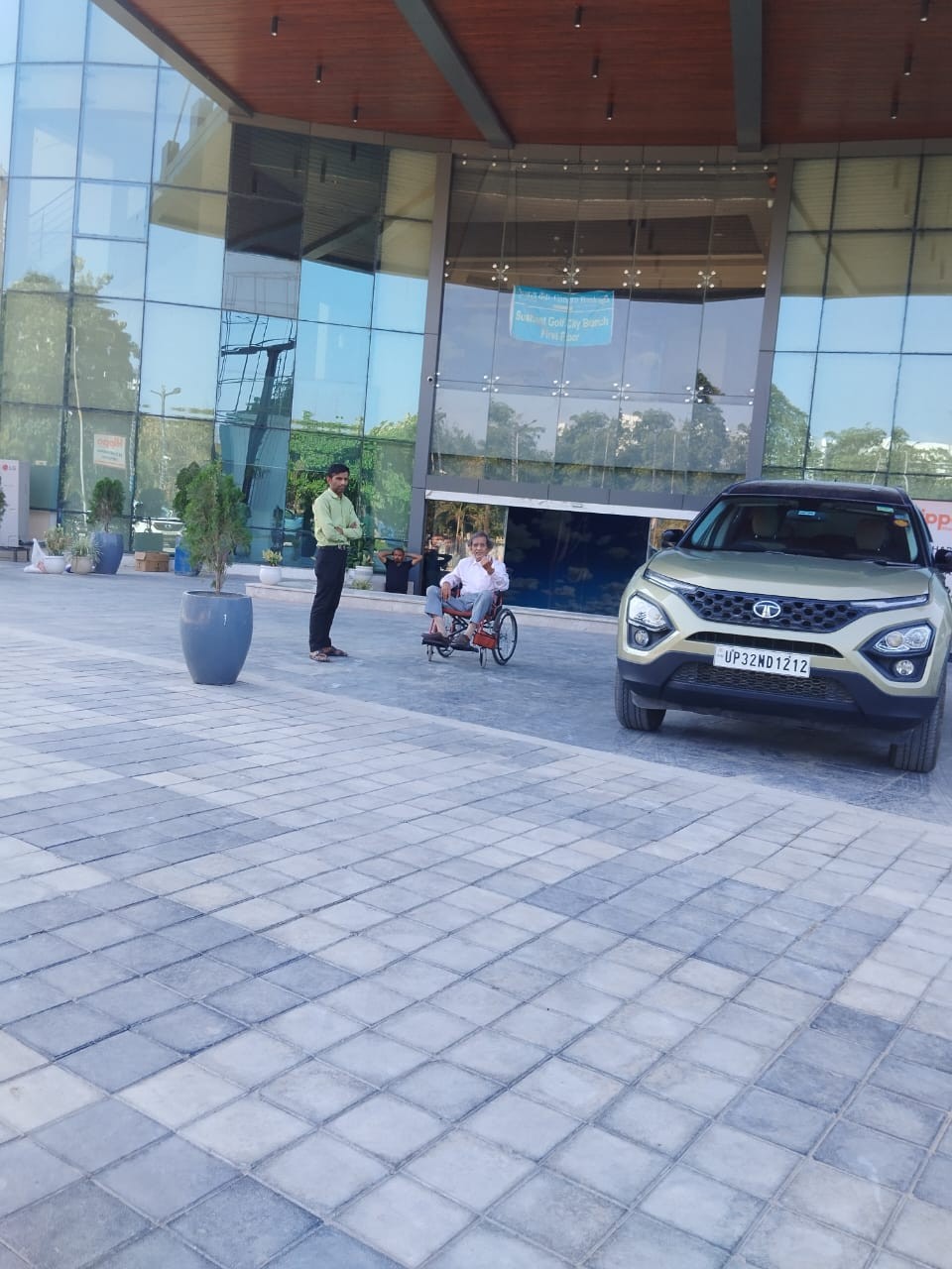 Crescent Mall and Heights