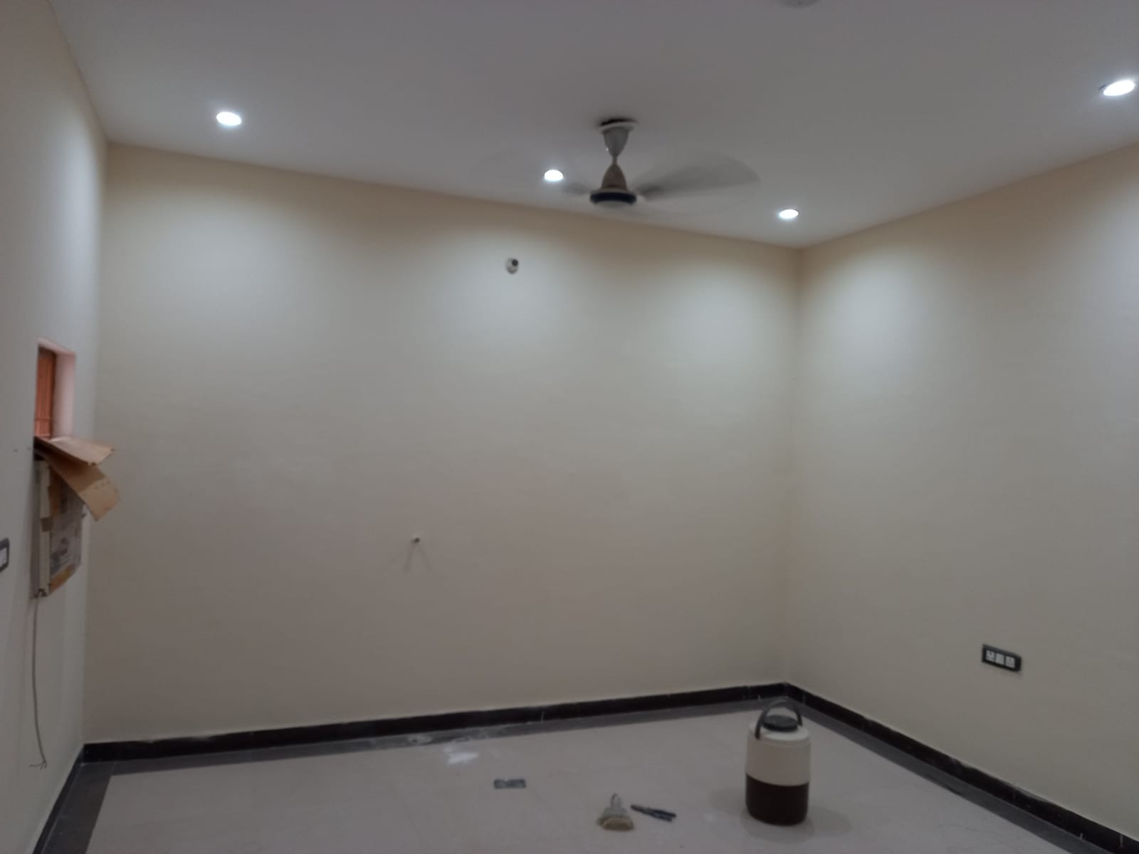 well semi furnished 2bhk(very big rooms)first floor near bank ,atm ,hospital. 2