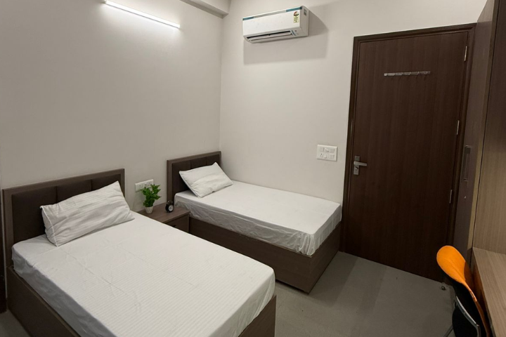 owner property Amit Kumar all facility including rent all rooms available immediately 2