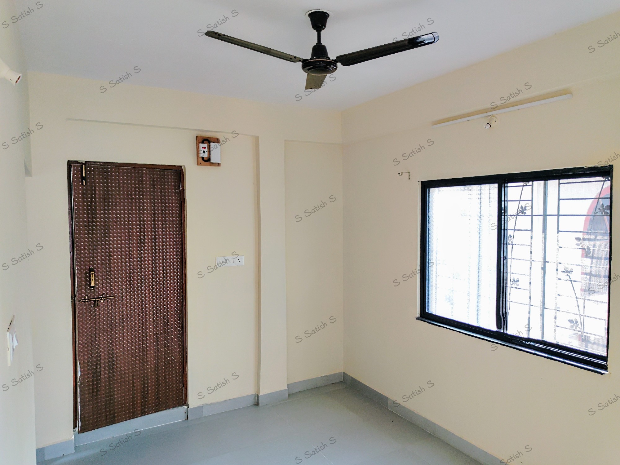 1 BHK, highway touch, roadside facing, 24 hrs water etc,. available for rent 3