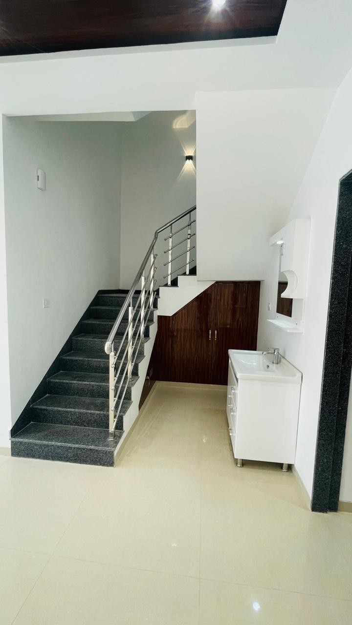 8 room restaurant for rent at kudi 3